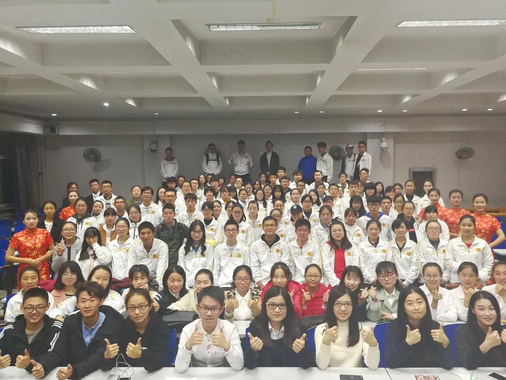 全体学生会成员合影留念